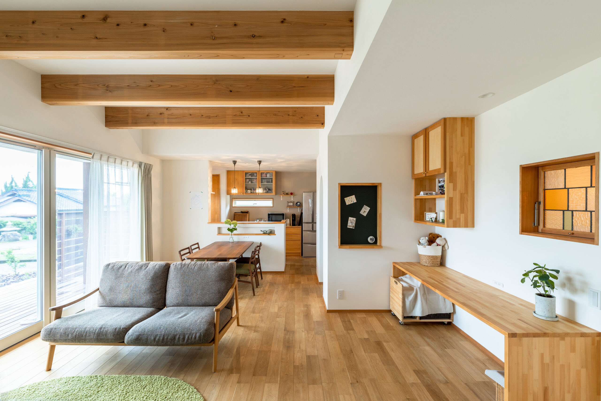 自然素材をたっぷり使った、プロヴァンス風の平屋 | 岡山・倉敷の注文住宅を工務店で建てるなら 木造ホーム(株)小川建美